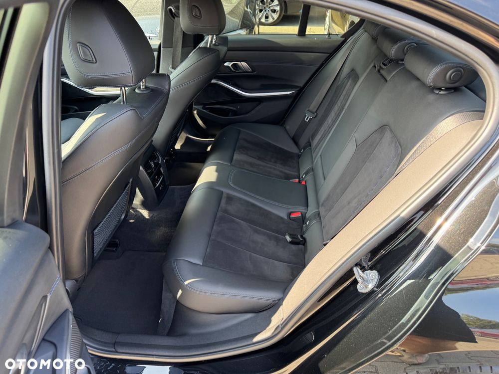 BMW Seria 3 320d xDrive M Sport sport - 12