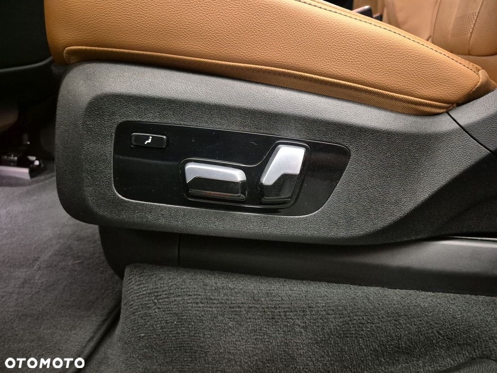 BMW X7 - 25
