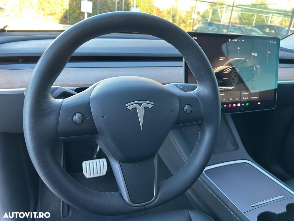 Tesla Model Y Performance Dual Motor AWD - 17