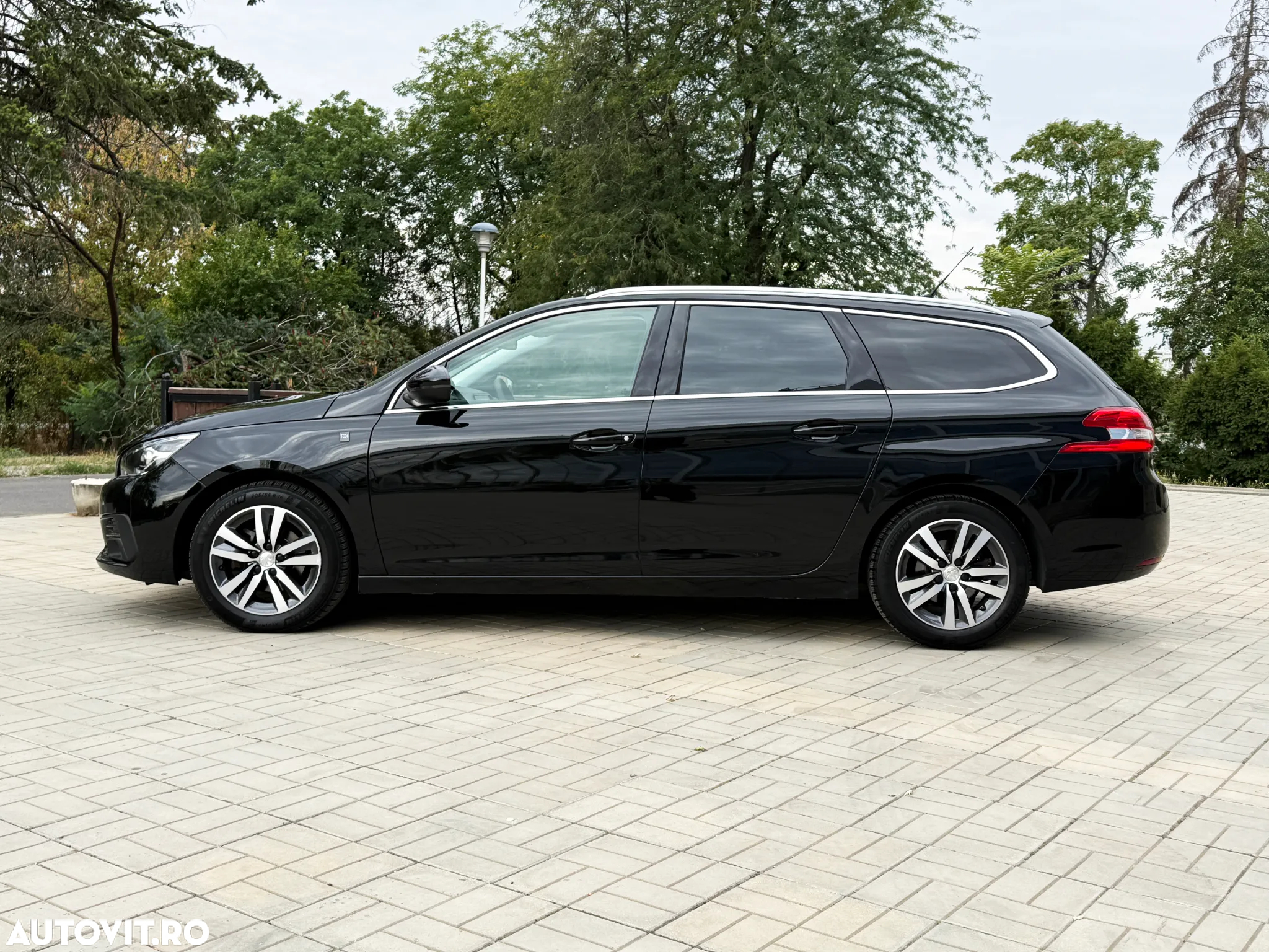 Peugeot 308 SW BlueHDi 130 Stop & Start Tech Edition - 9