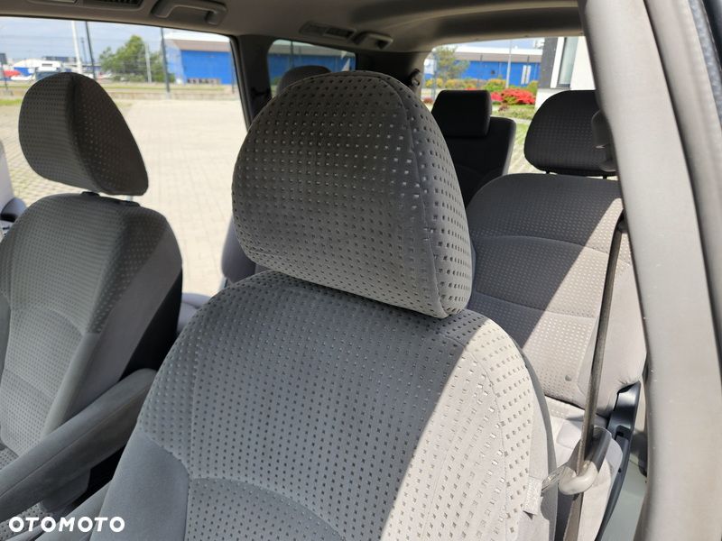 Mitsubishi Grandis 2.4 Intense - 15