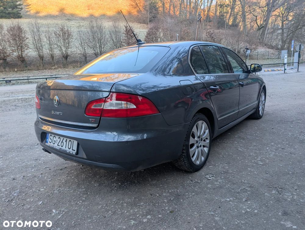Skoda Superb 2.0 TDI Elegance DSG - 28