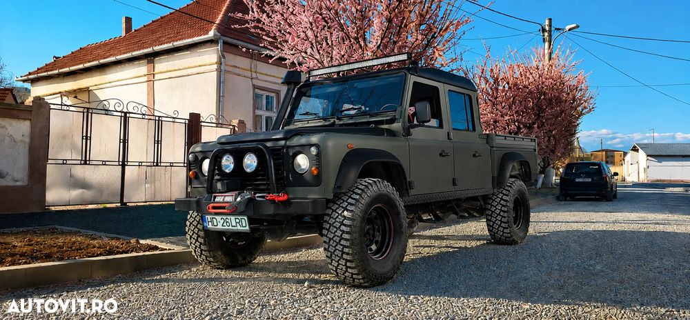 Land Rover Defender - 1