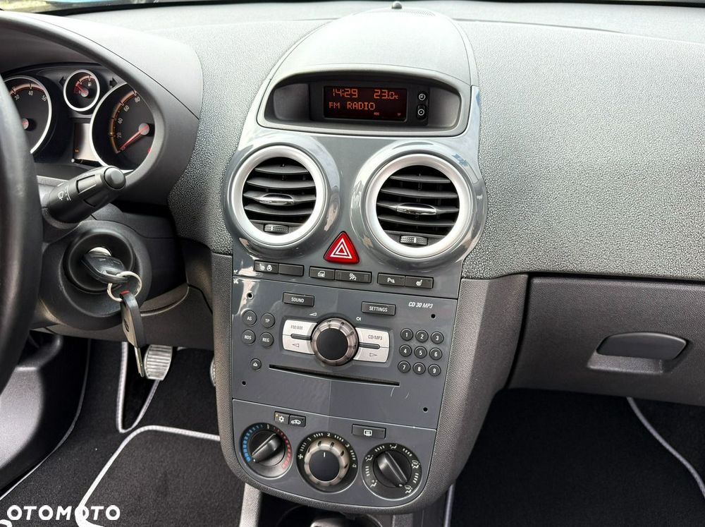 Opel Corsa 1.4 16V Cosmo - 26