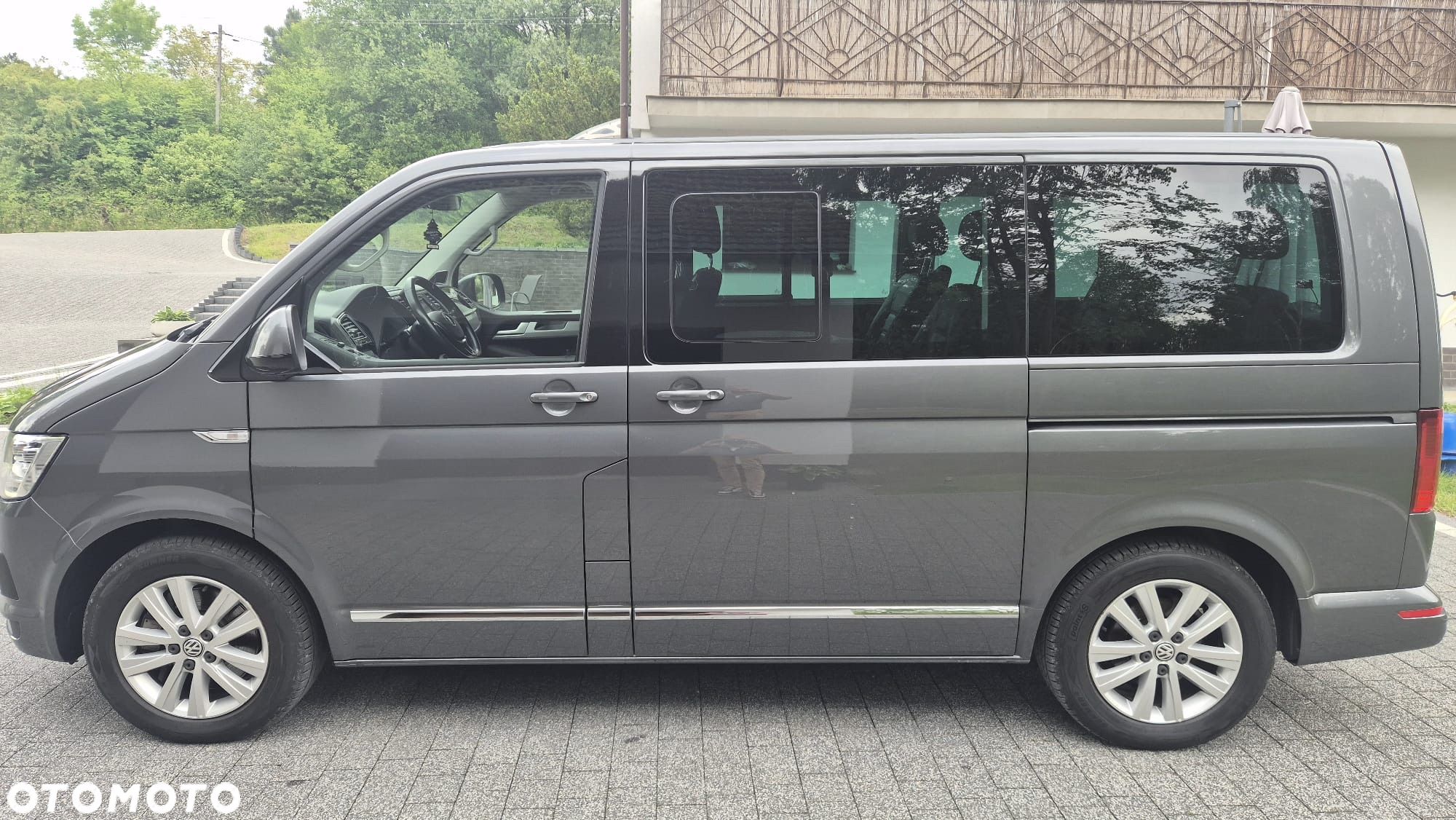 Volkswagen Multivan - 1