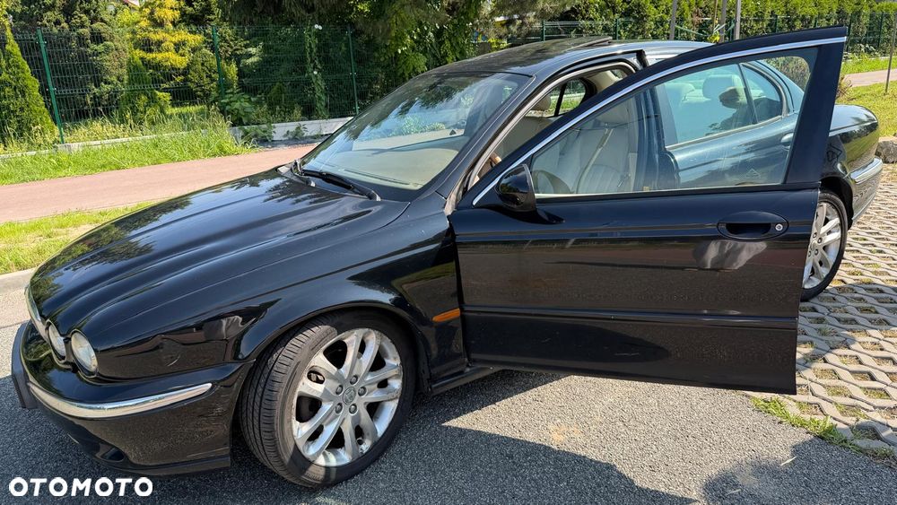 Jaguar X-Type 3.0 V6 4x4 Executive - 4