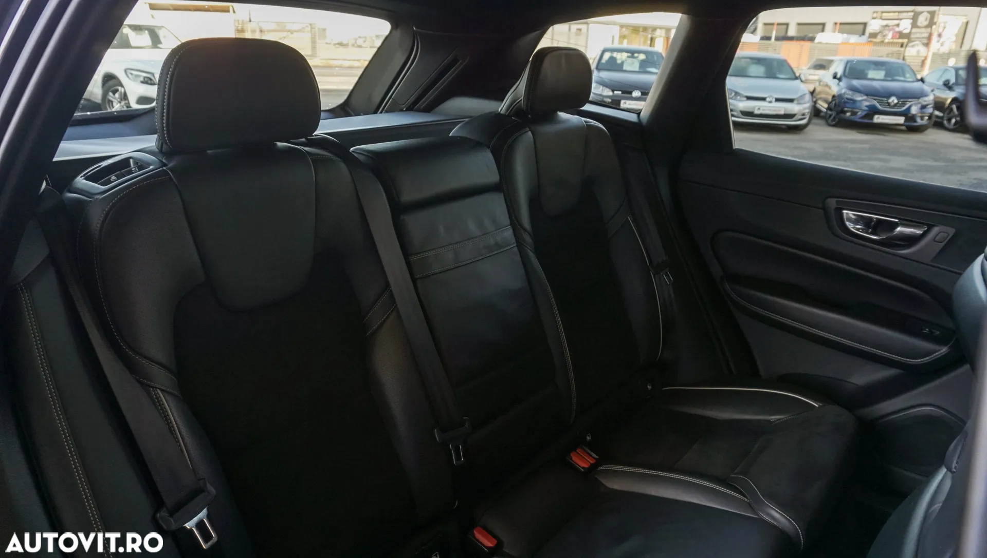 Volvo XC 60 D5 AWD Geartronic RDesign - 26