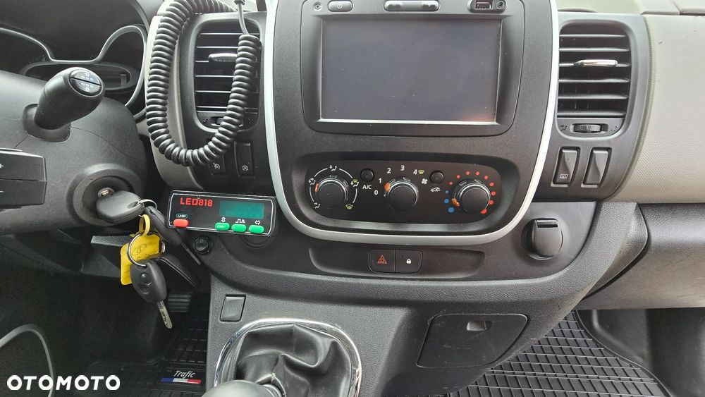 Renault Trafic - 16