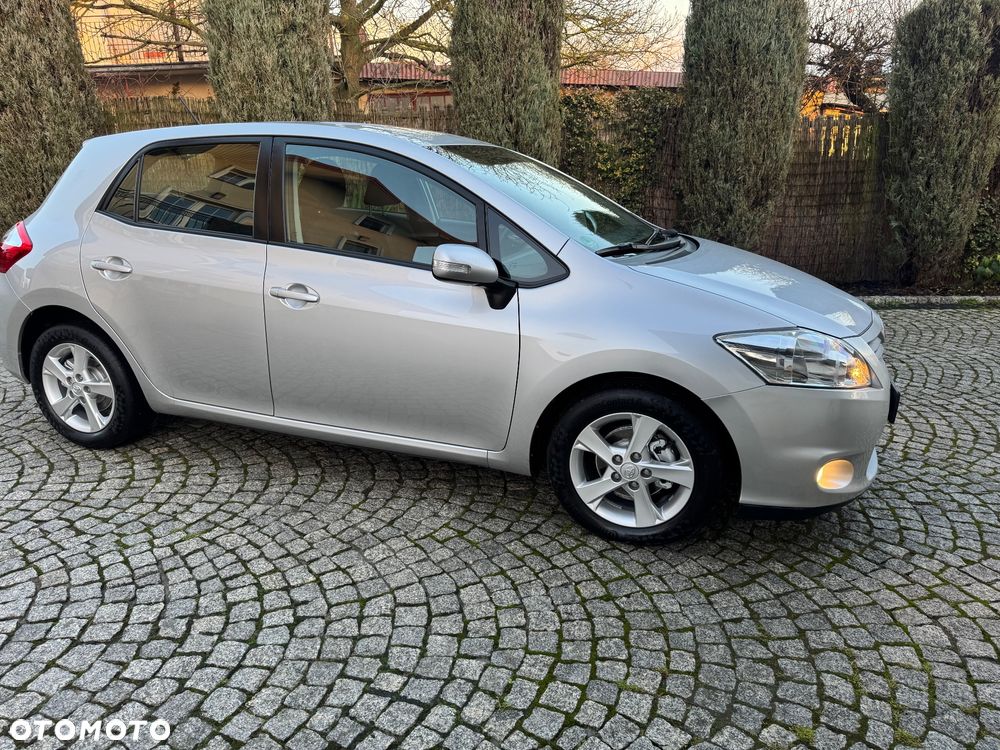 Toyota Auris 1.6 Valvematic Executive - 8