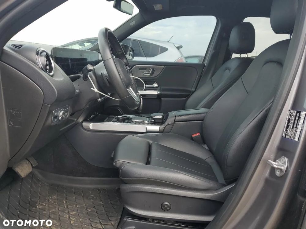 Mercedes-Benz GLB 250 4Matic 8G-DCT - 7