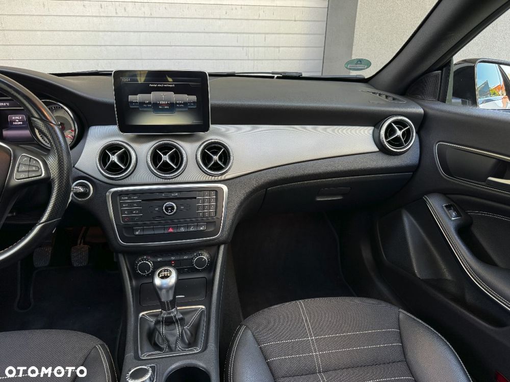 Mercedes-Benz CLA 180 Urban - 8