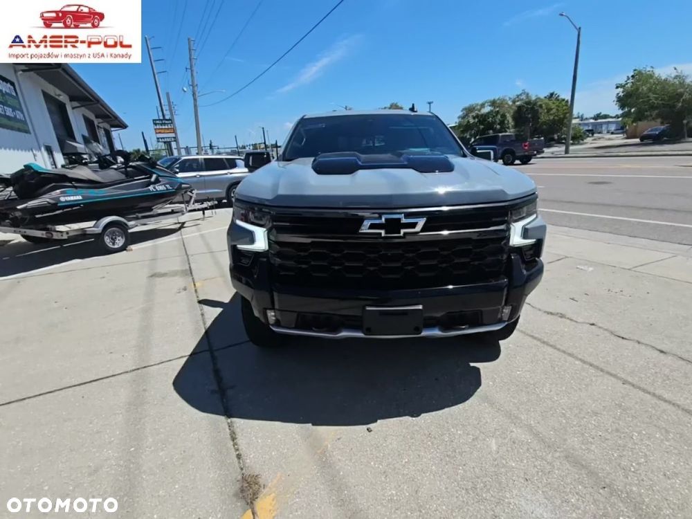 Chevrolet Silverado - 1