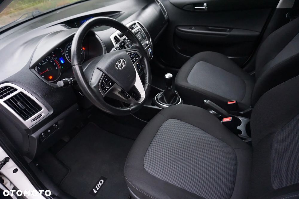 Hyundai i20 1.2 YES Gold - 16