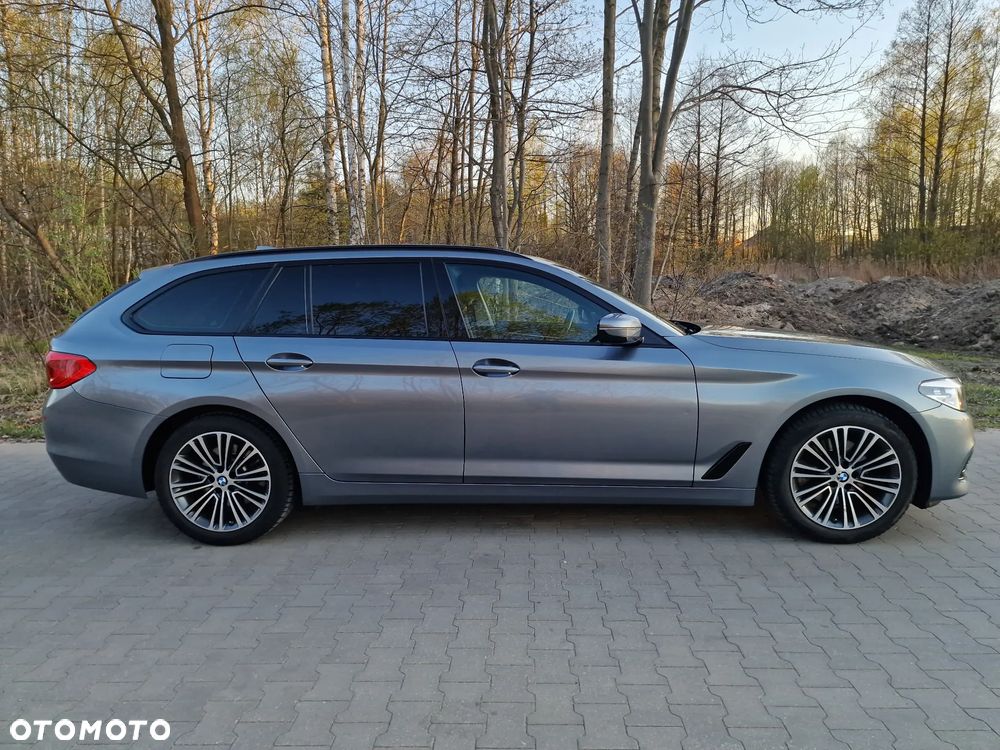 BMW Seria 5 520i Sport Line - 3