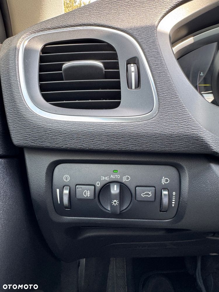 Volvo V40 D2 Powershift Summum - 17
