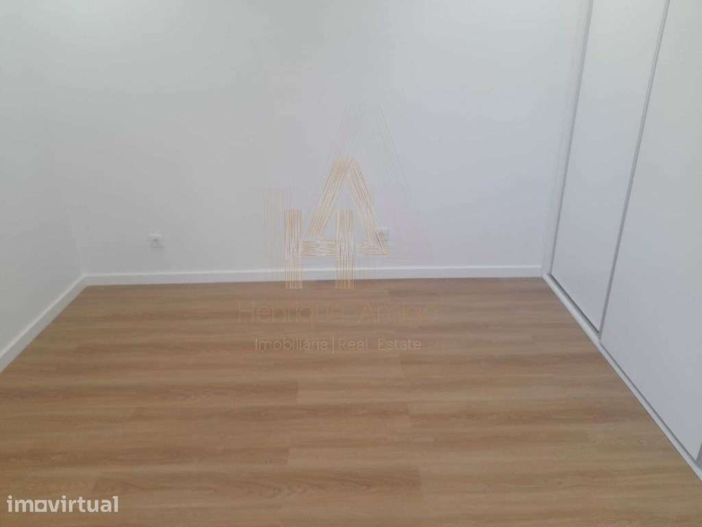 Apartamento T3 renovado em Santiago - Grande imagem: 2/13