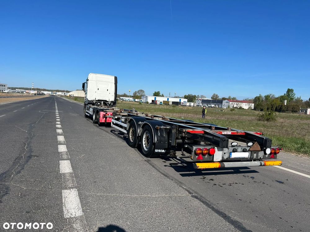 Mercedes-Benz Actros MP4 - 4