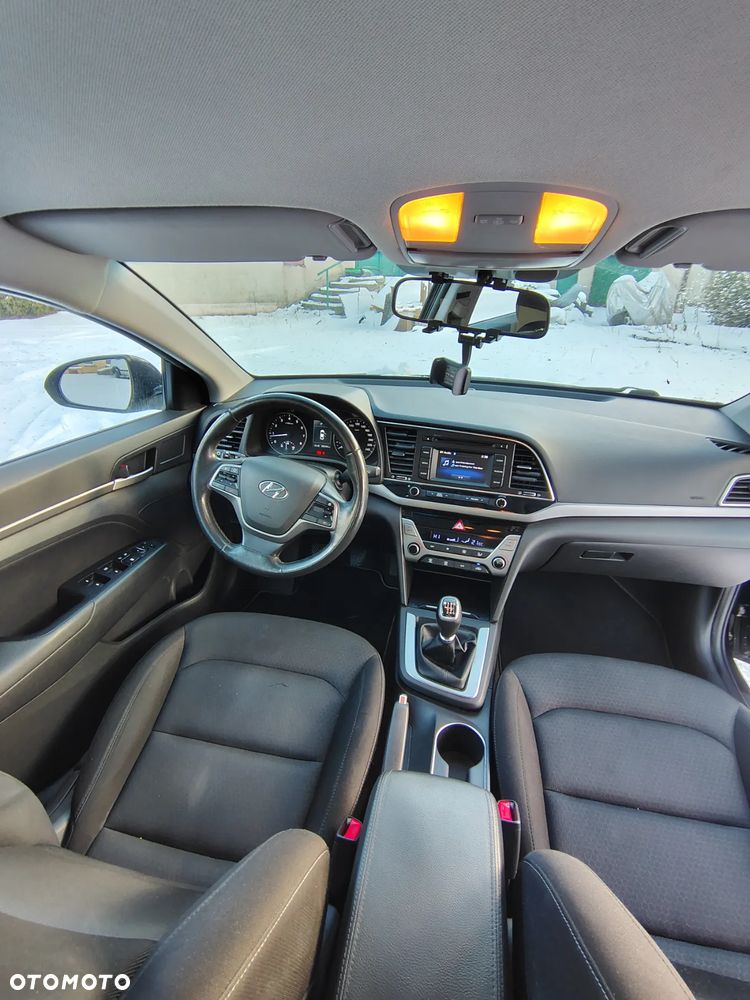 Hyundai Elantra 1.6 Comfort - 18