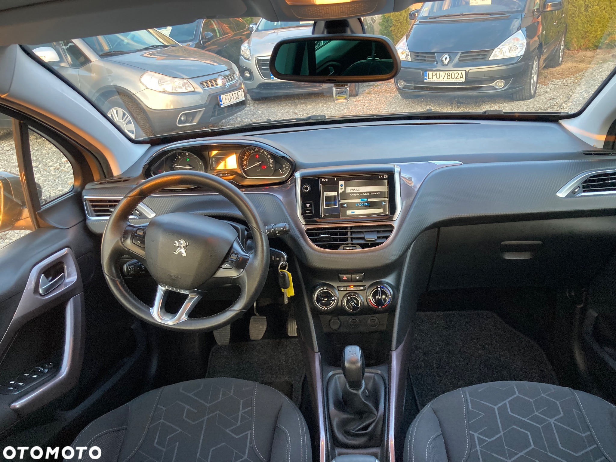 Peugeot 2008 1.6 e-HDi Active S&S - 12