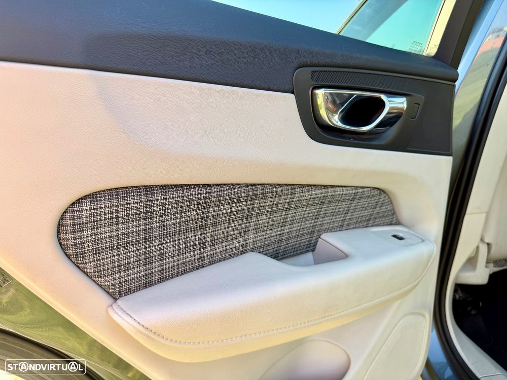 Volvo XC 60 2.0 T8 PHEV Momentum AWD - 11