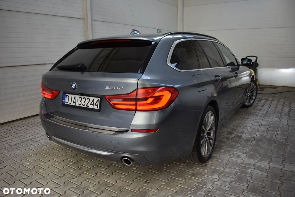 BMW Seria 5 520d xDrive Luxury Line - 11