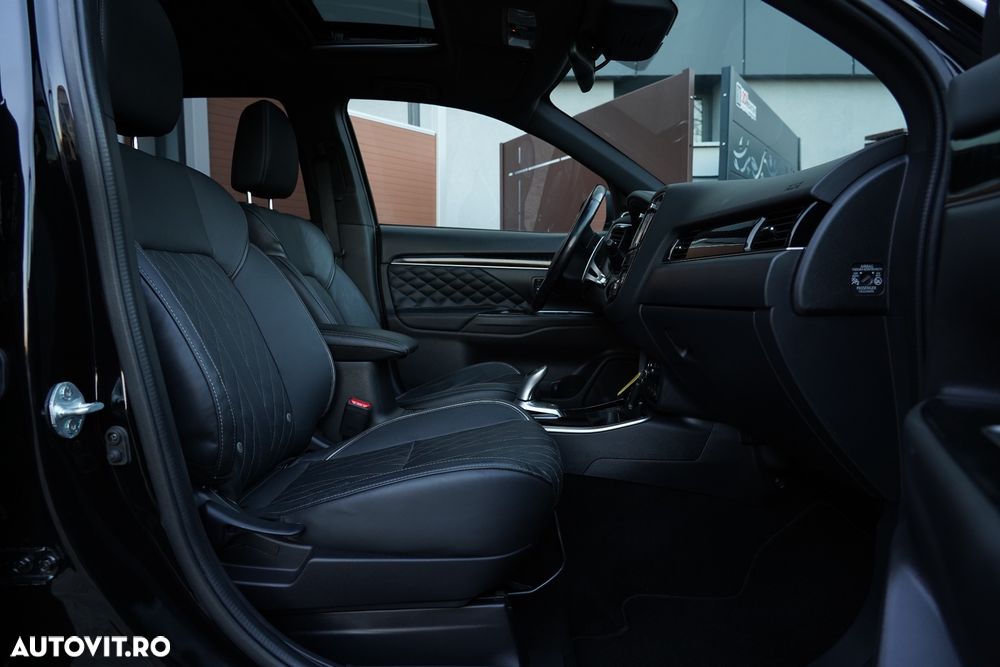 Mitsubishi Outlander PHEV 2.4 L 4X4 Instyle+ - 17