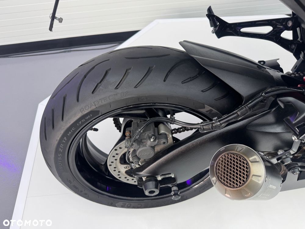 Suzuki GSX - 32