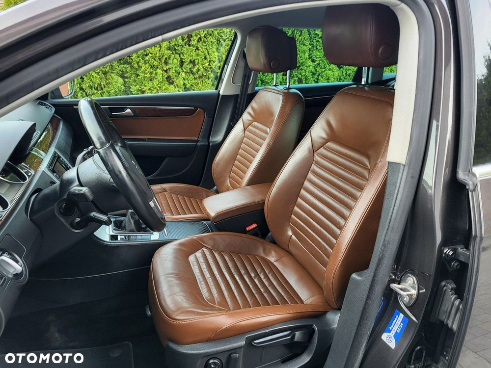 Volkswagen Passat - 13