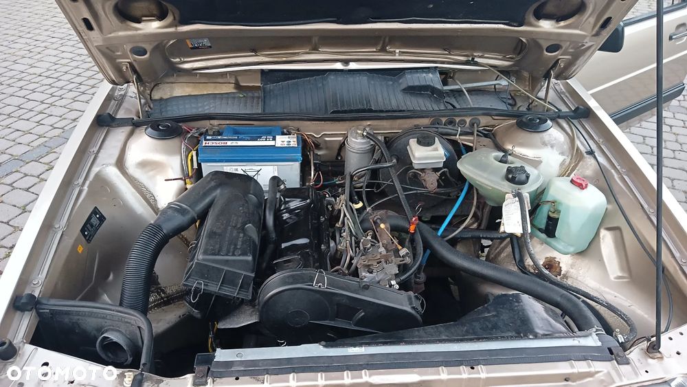 Volkswagen Passat 1.6 CL D - 11