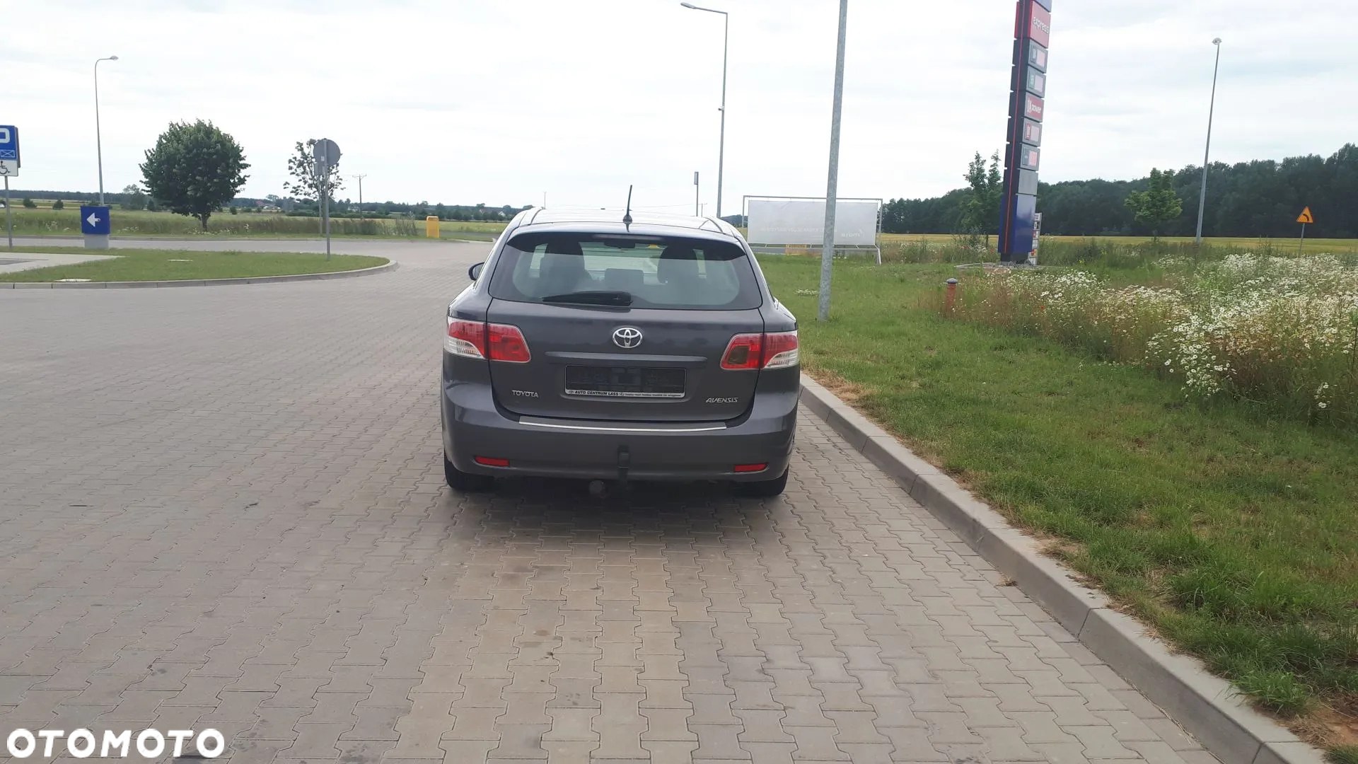 Toyota Avensis 1.6 Luna - 8