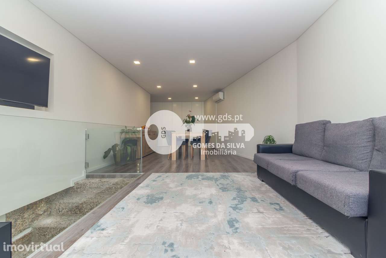 Moradia T3+1 com Espaços Comerciais – Ideal para Viver e Investir - Grande imagem: 5/57