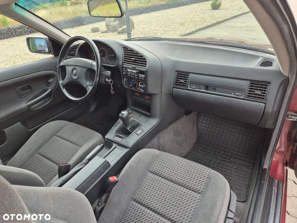 BMW Seria 3 320i Cabriolet - 10