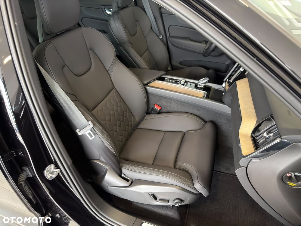 Volvo XC 60 B5 B AWD Plus Dark - 15