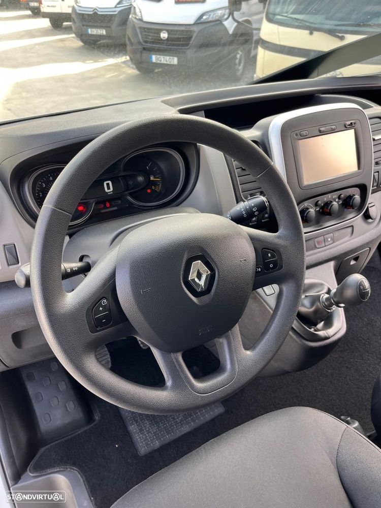 Renault Trafic 9 lugares - 14