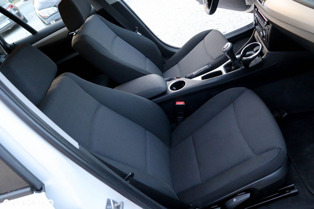 BMW X1 sDrive18d xLine - 27