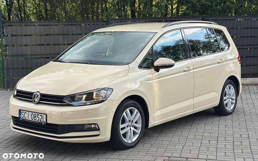 Volkswagen Touran - 10