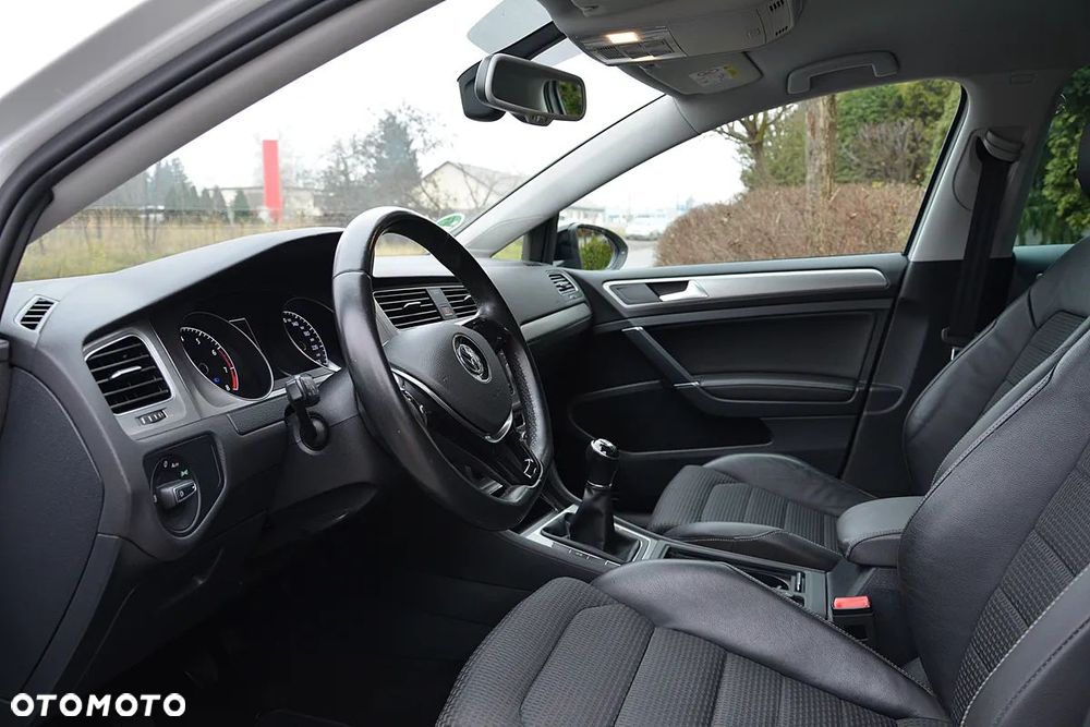 Volkswagen Golf - 25