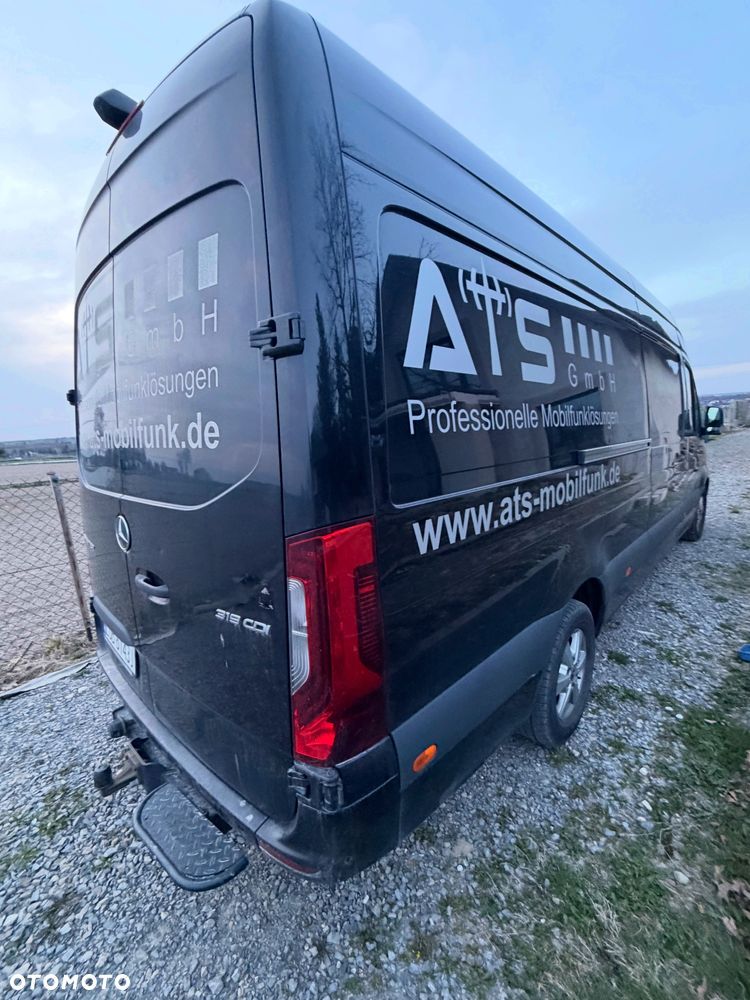 Mercedes-Benz 319 - 31