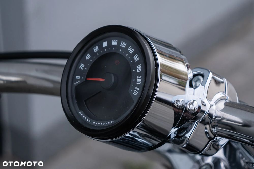 Harley-Davidson Softail Breakout - 14