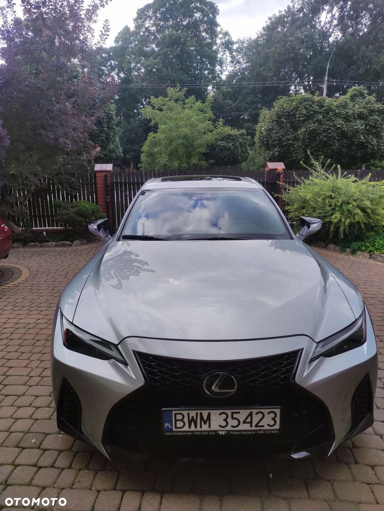 Lexus Is 2022 photo 2