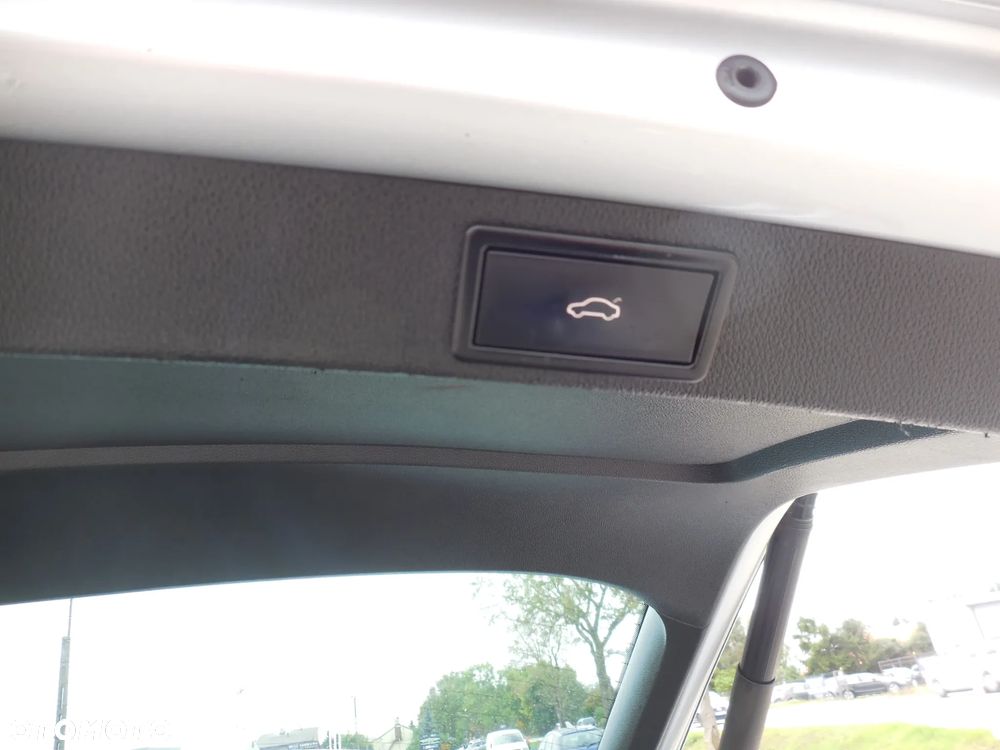 Skoda Octavia Combi 2.0 TDI Sportline - 15