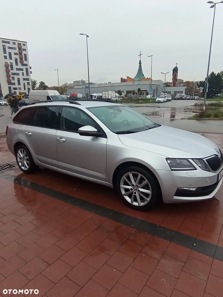 Skoda Octavia Combi 1.6 TDI DSG Ambition - 2