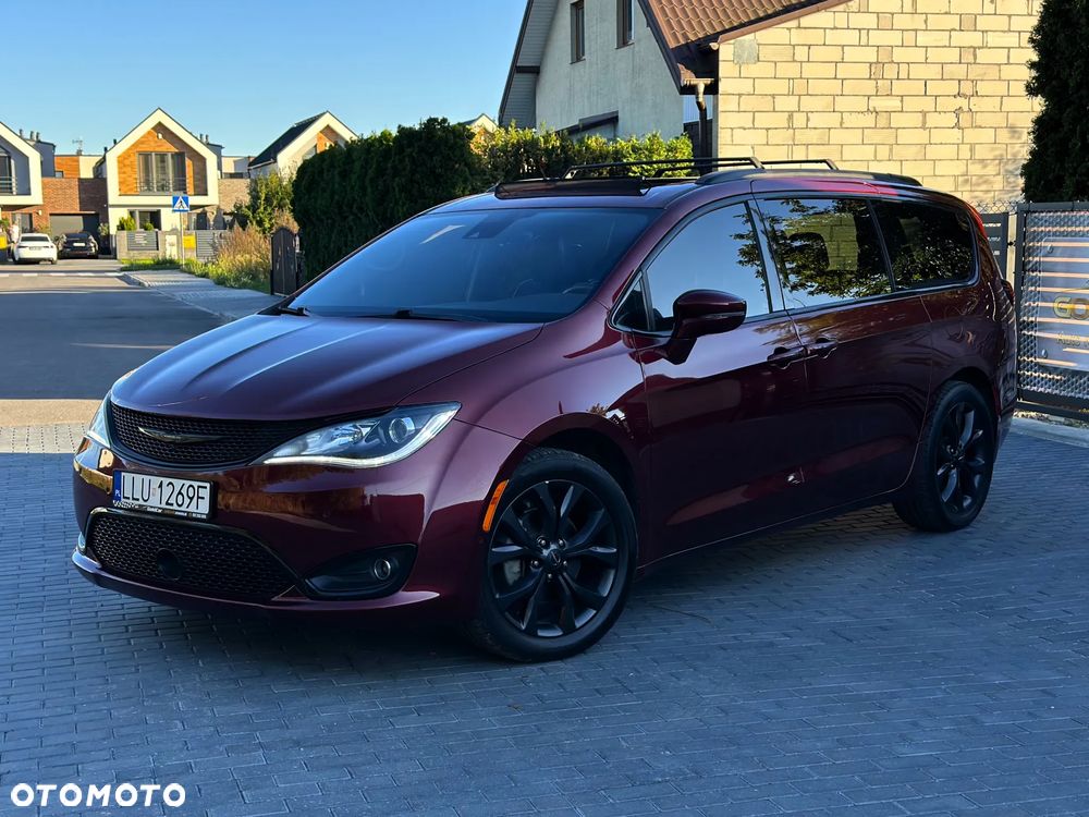 Chrysler Pacifica - 4