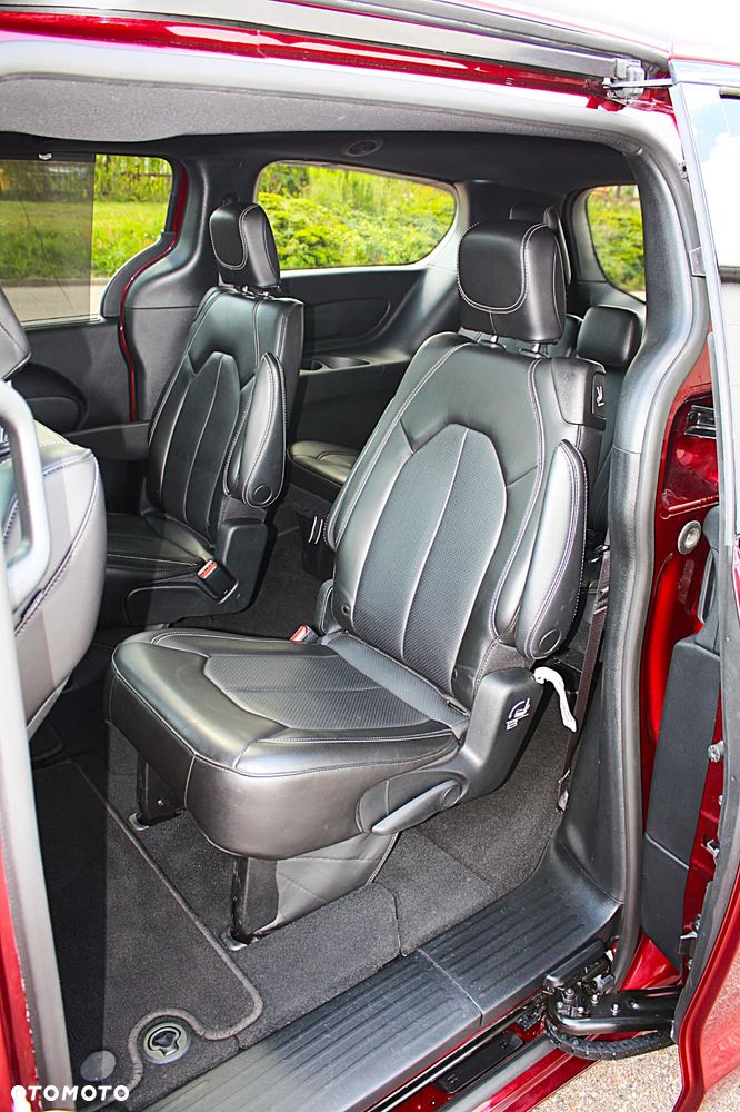 Chrysler Pacifica - 17