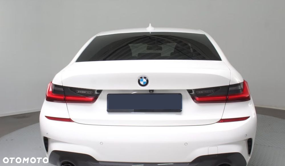 BMW Seria 3 320d xDrive Edition M Sport Shadow - 9