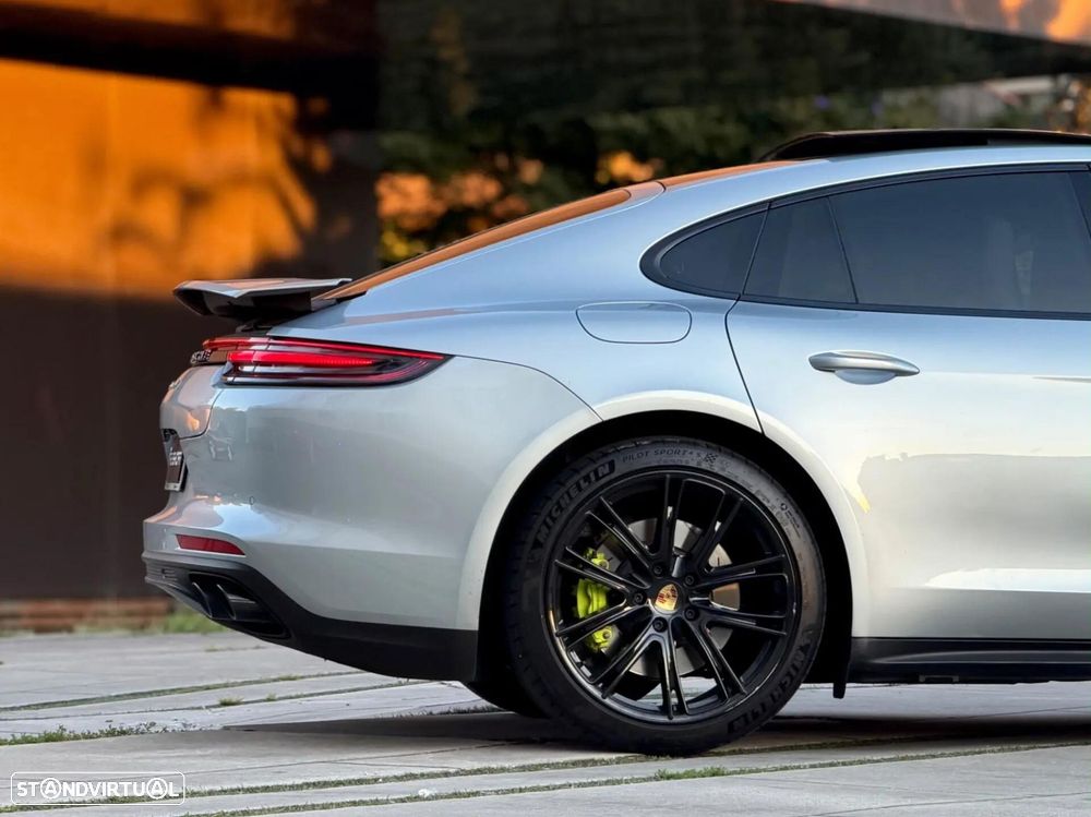 Porsche Panamera 4 E-Hybrid - 40