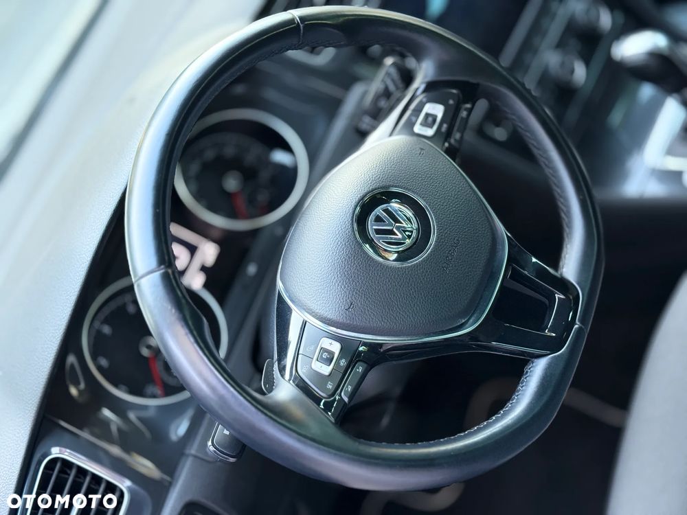 Volkswagen Golf - 22