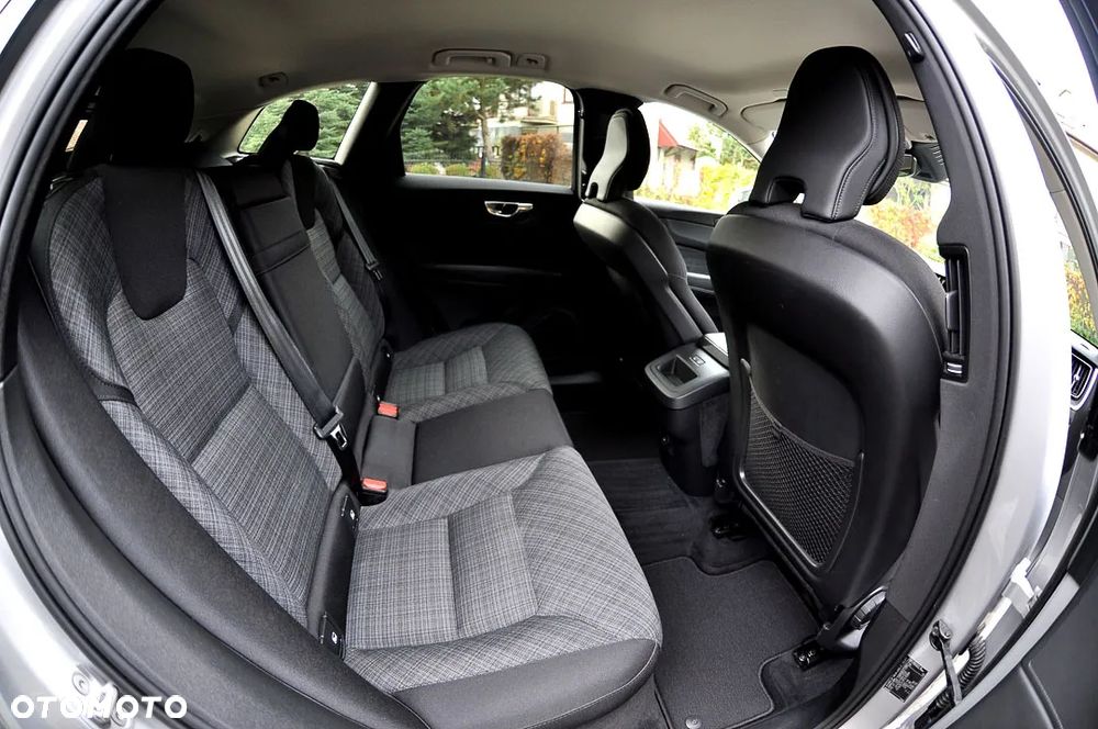 Volvo XC 60 B4 D Geartronic Momentum Pro - 20