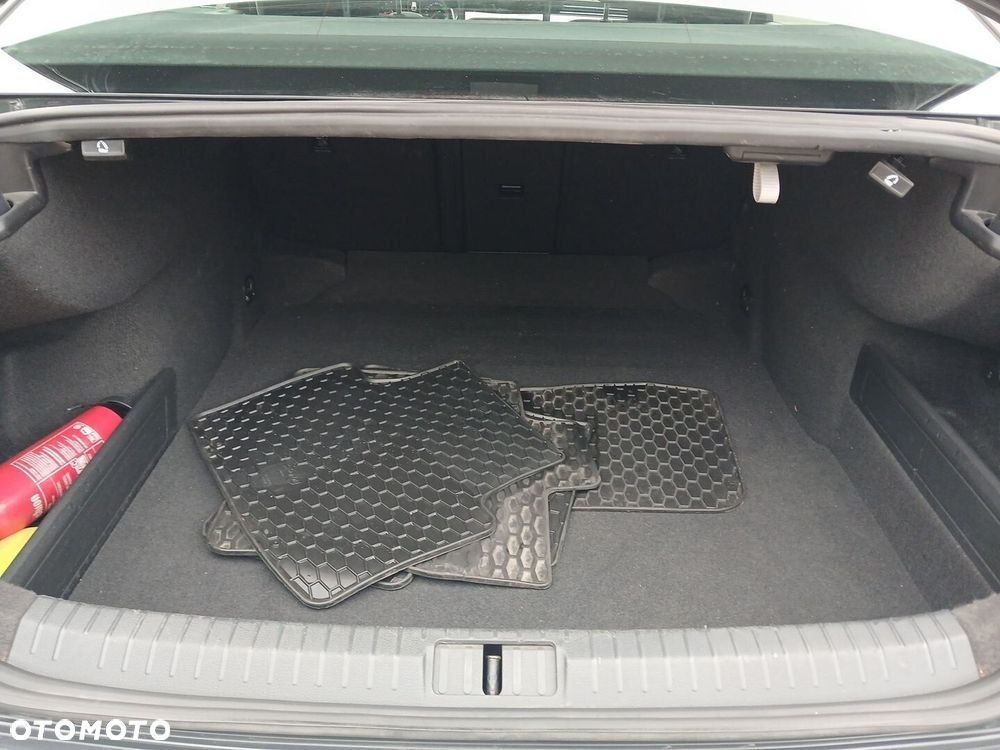 Volkswagen Passat - 18