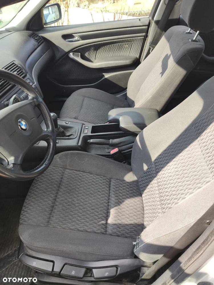 BMW Seria 3 318i - 11